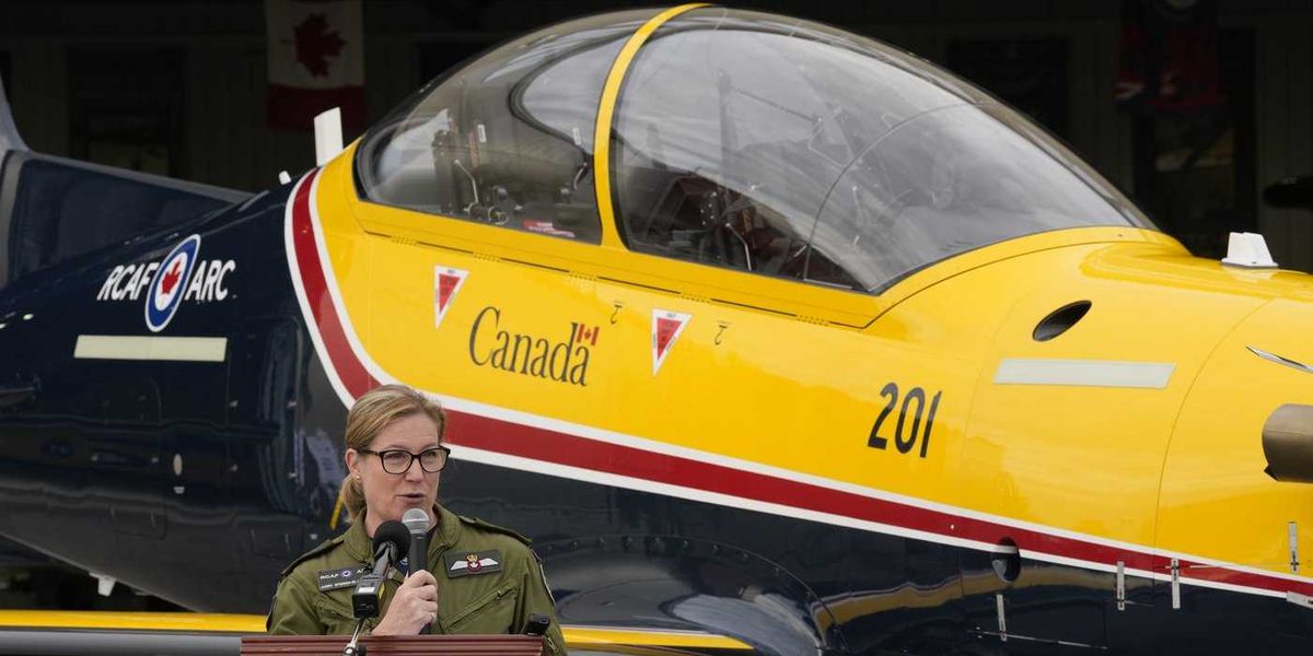 RCAF receives the first of its new Siskin II trainer planes RCAF receives the first of its new Siskin II trainer planes