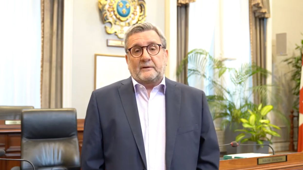 Régis Labeaume réagit avec ironie au regain de la COVID-19 à Québec et ça fait réagir