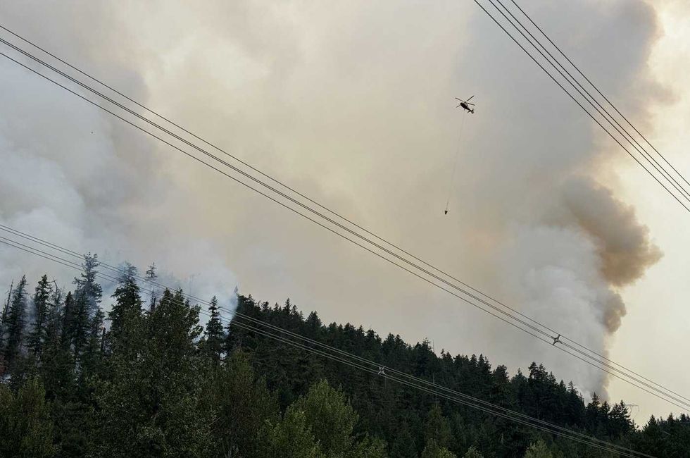 Residents watch B.C. fire fight from backyards