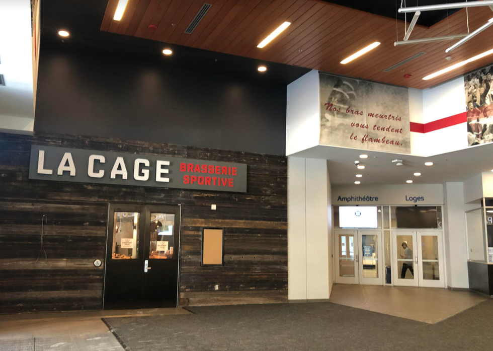 Restaurant La Cage dans la Place Bell de Laval.