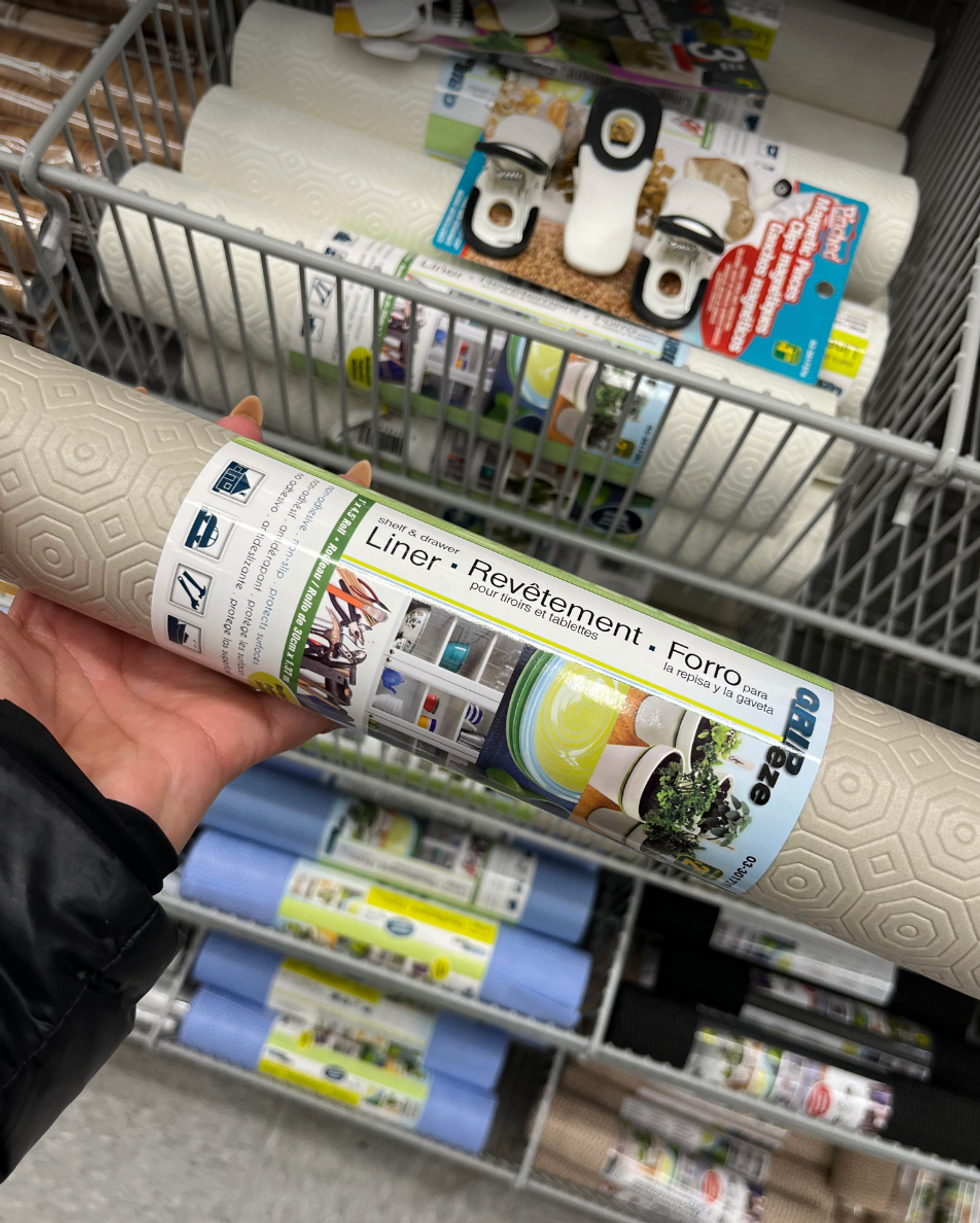 Rev\u00eatement pour tiroir et tablette du Dollarama.