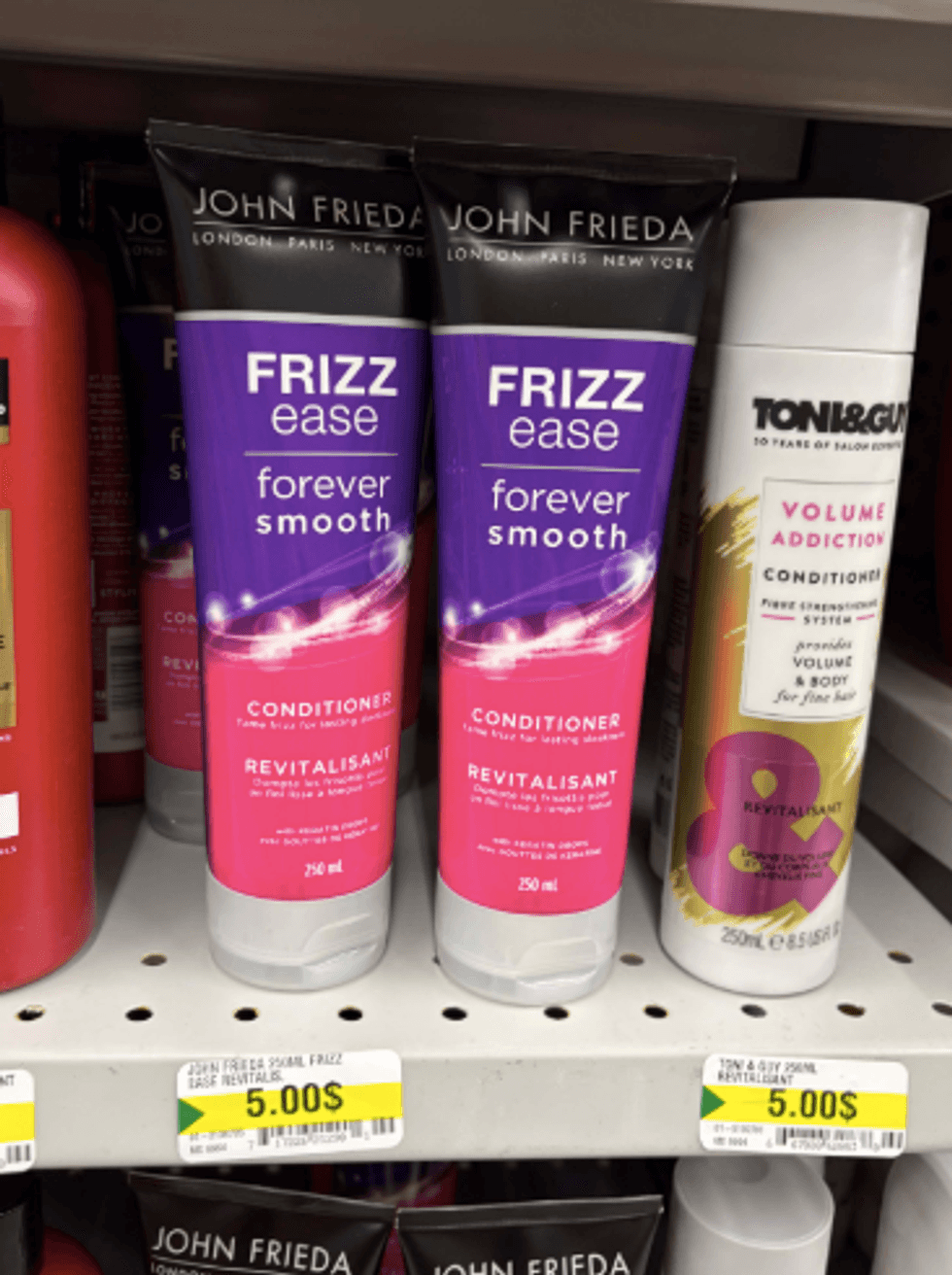 Revitalisant John Frieda sur les tablettes du Dollarama.