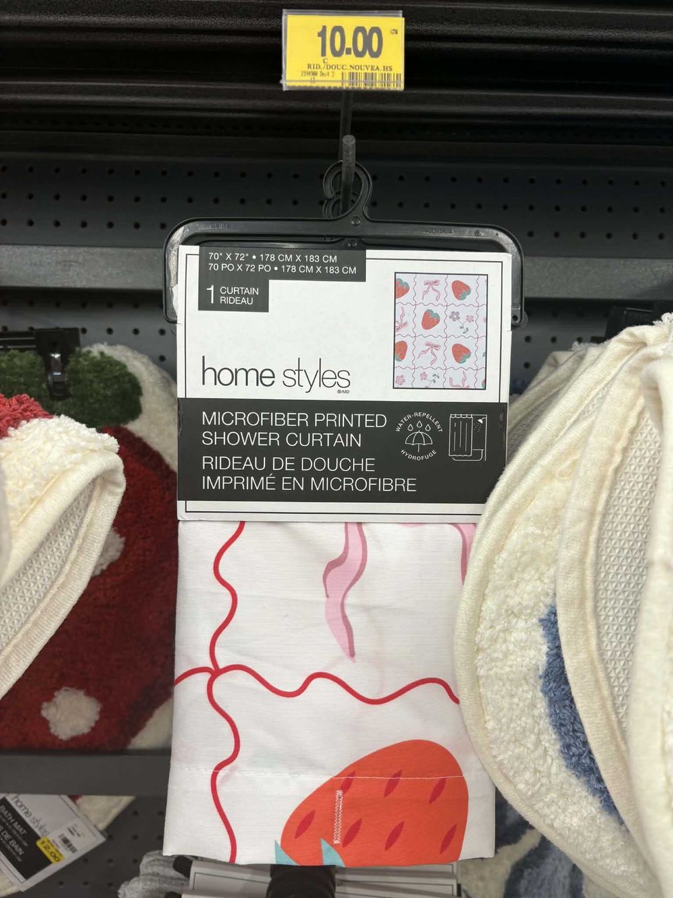 Rideau de douche en microfibre imprim\u00e9 avec motifs color\u00e9s de fraises et boucles Home Styles.