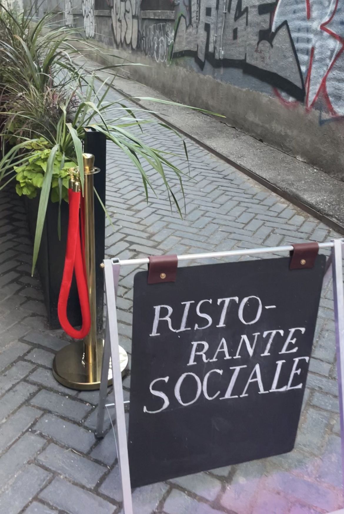 Ristorante Sociale sign.