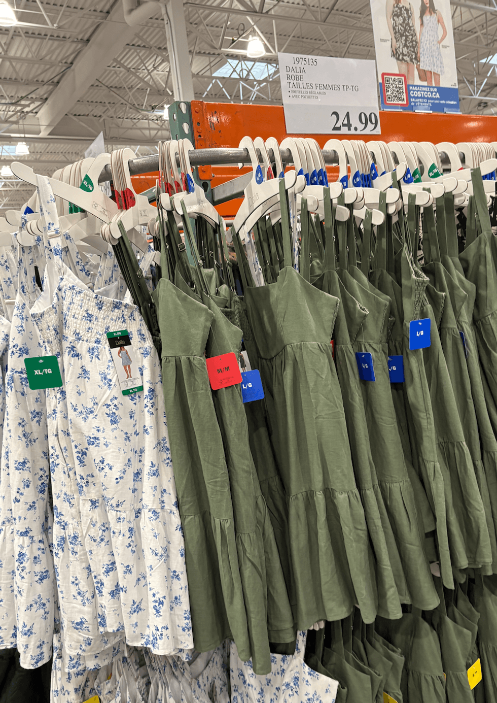 Robe Dalia l\u00e9g\u00e8re pour femme avec bretelles, disponible en plusieurs tailles, au Costco.