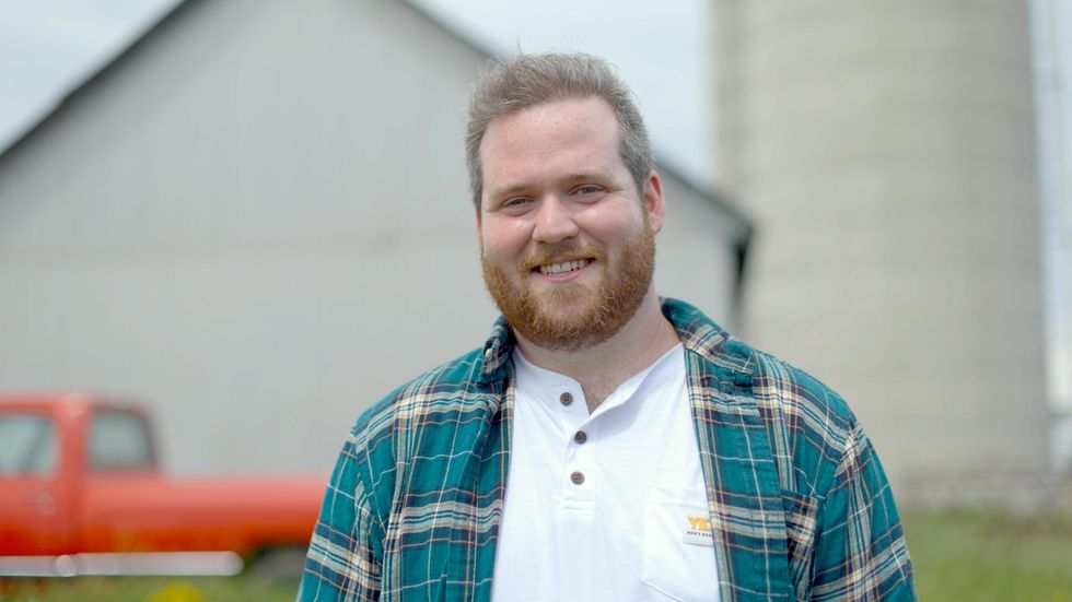 Robert de L'amour est dans le pr\u00e9 11.