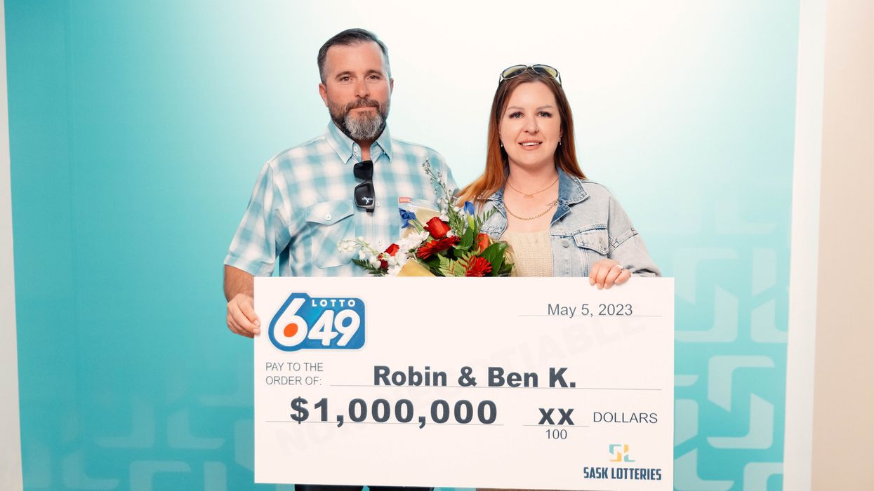 Robin and Ben Kiemele with their Lotto 6/49 winning cheque.