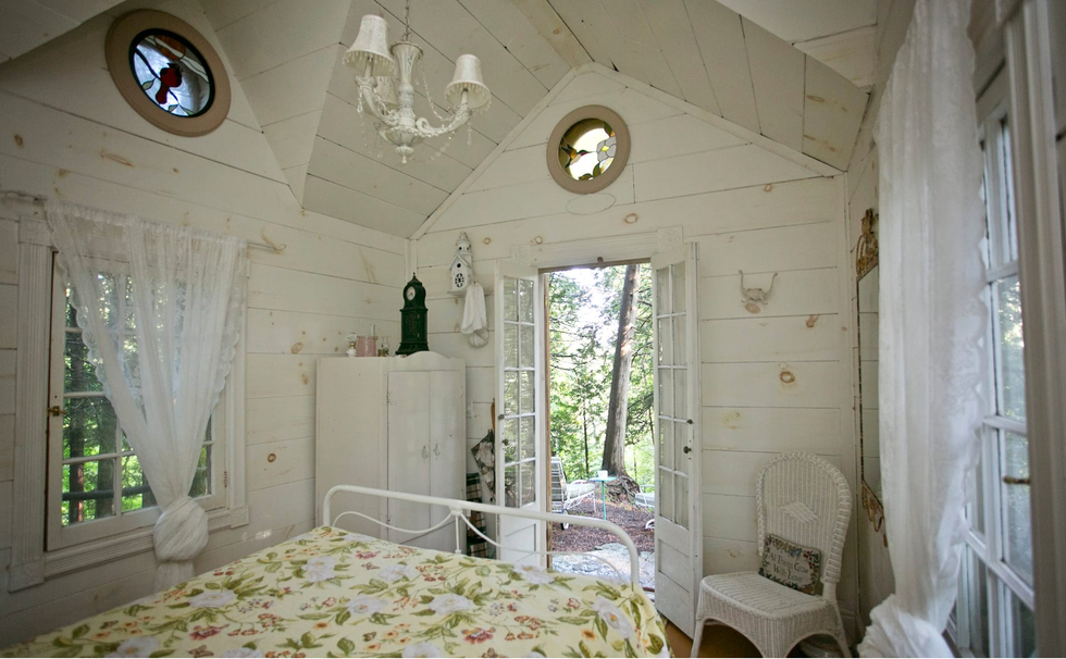 Romantic and Serene Pond-Side Victorian Cottage.