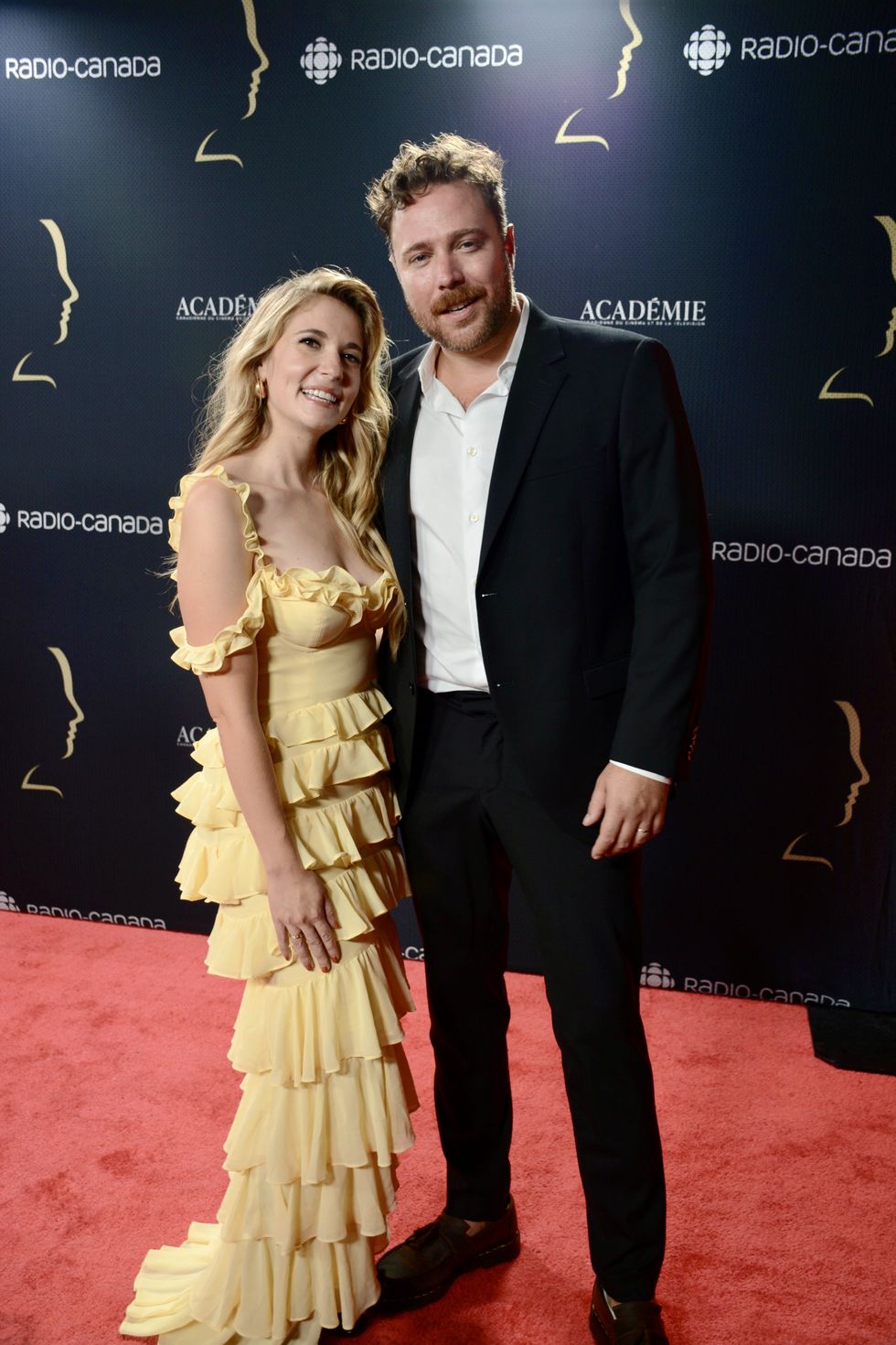Rosalie Vaillancourt et son mari Olivier Auger \u200bsur le tapis rouge des Prix G\u00e9meaux.