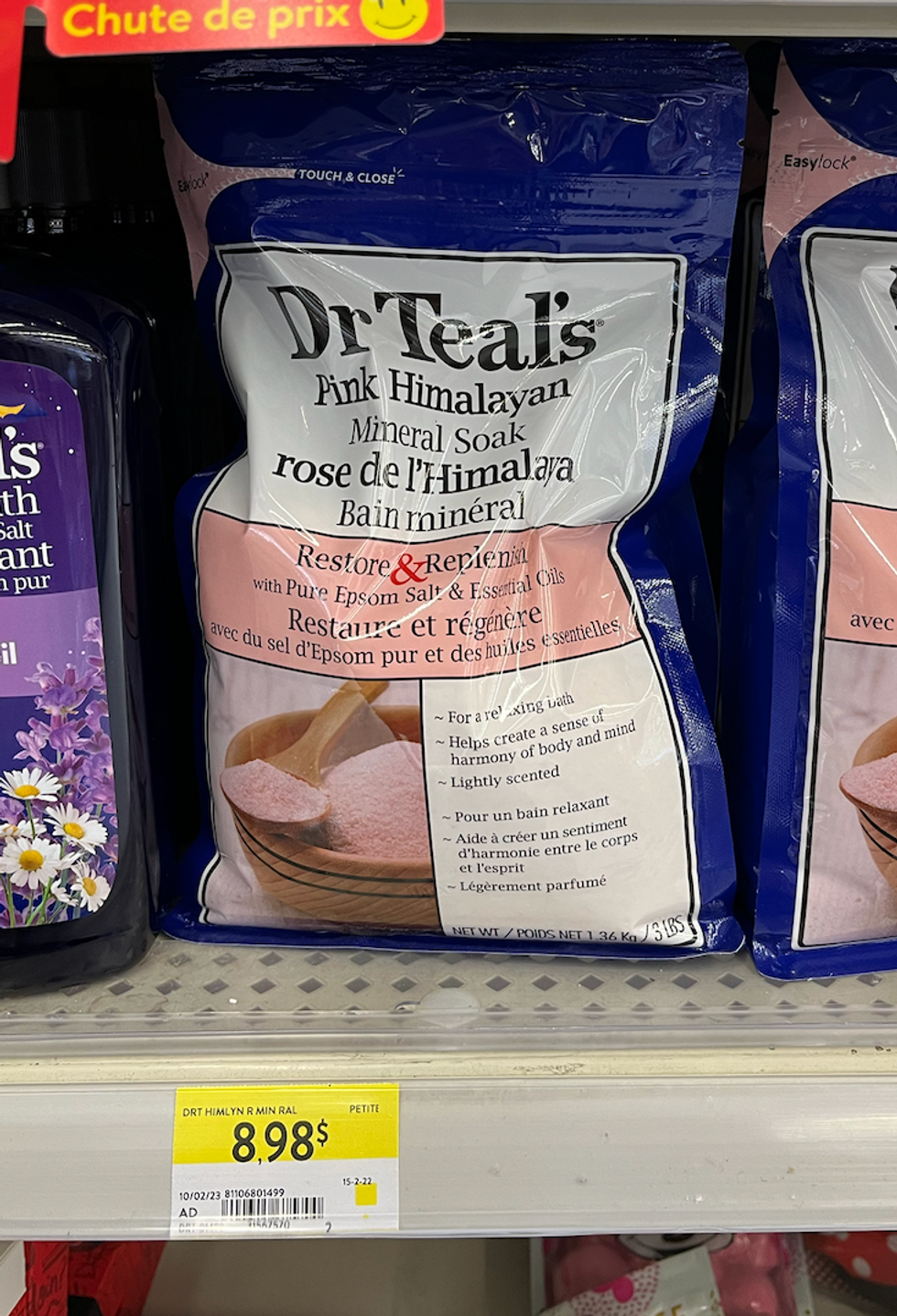 Rose de l'Himalaya sur une tablette.