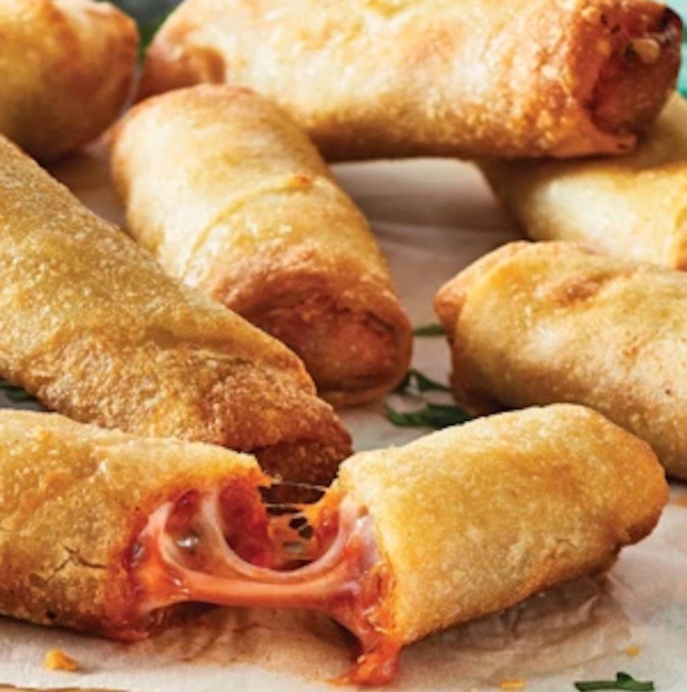 Rouleaux de pizza au fromage.