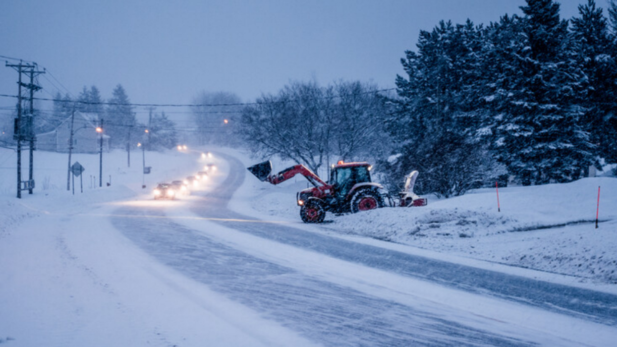Route enneigées et déneigeuse.