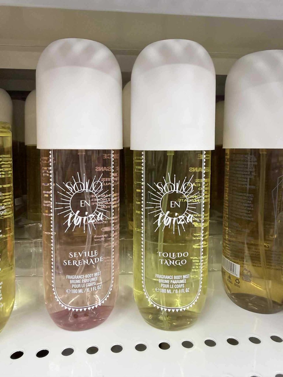 S\u00e9lection de brumes parfum\u00e9es pour le corps Solo en Ibiza en vente au Tigre G\u00e9ant pour 5 $.