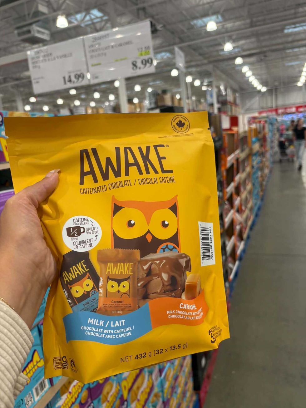 Sac de 32 chocolats caf\u00e9in\u00e9s Awake au lait et au caramel vendu au Costco.