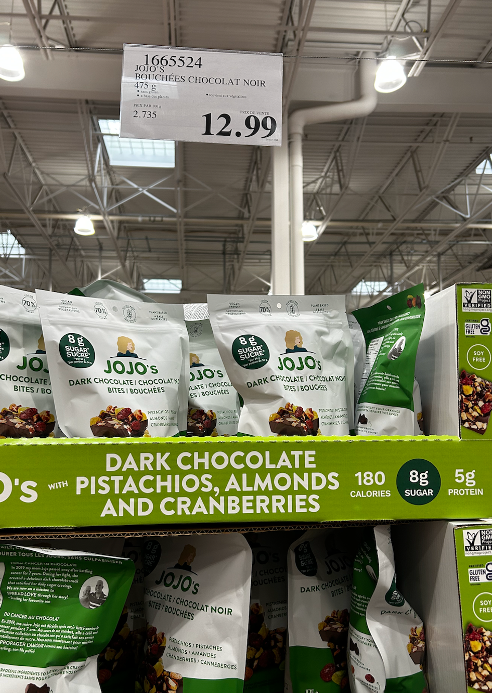 Sac de bouch\u00e9es au chocolat noir de la marque Jojo's.