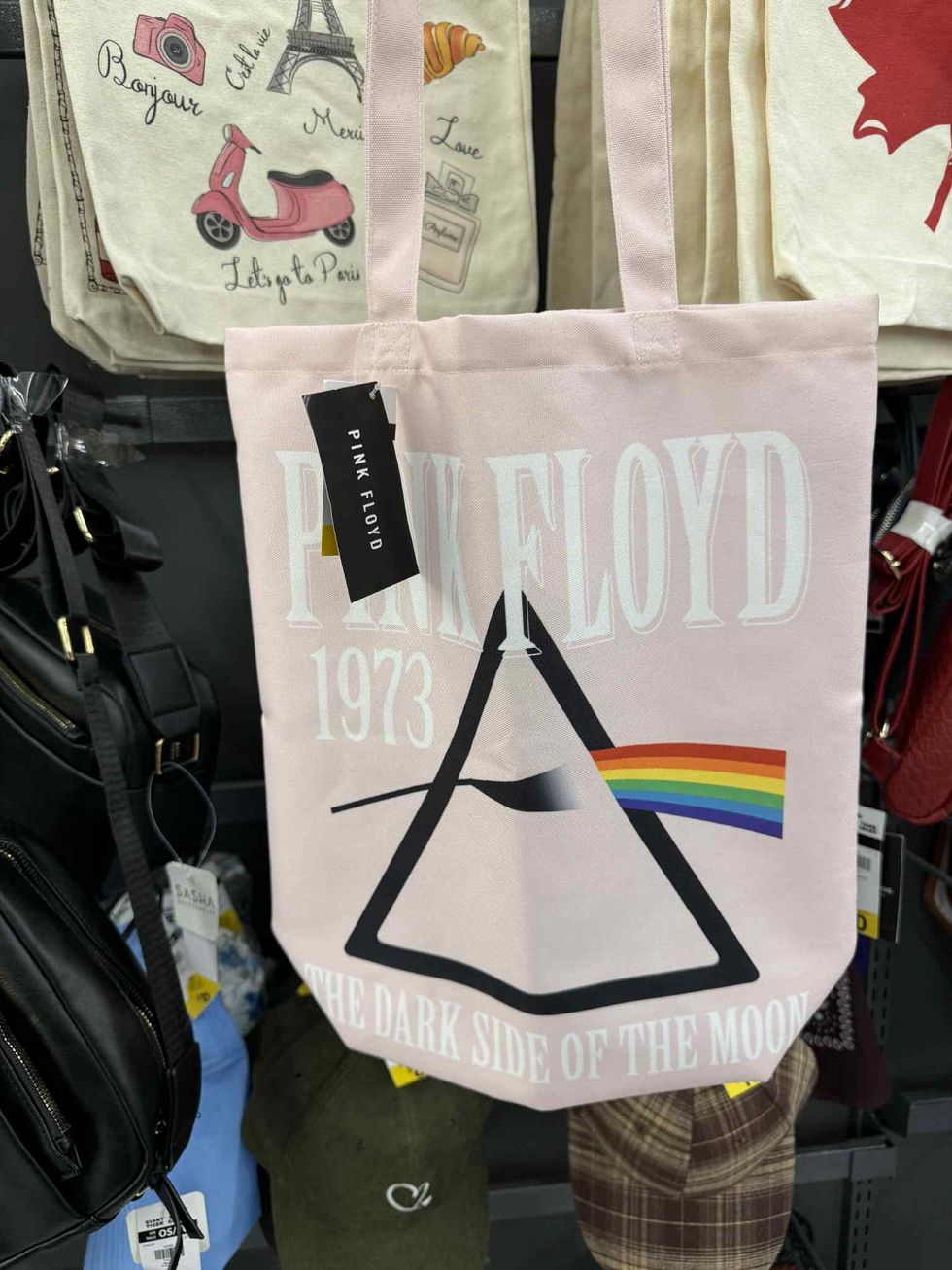 Sac fourre-tout \u00e0 l'effigie du groupe musical Pink Floyd en vente chez Tigre G\u00e9ant.