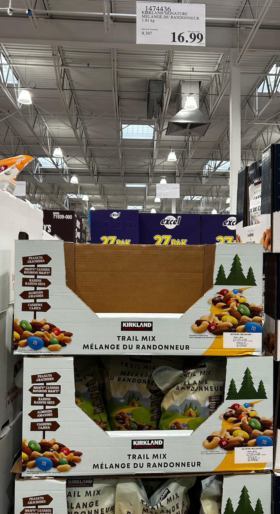 Sacs de m\u00e9lange du randonneur de la marque Kirkland Signature.