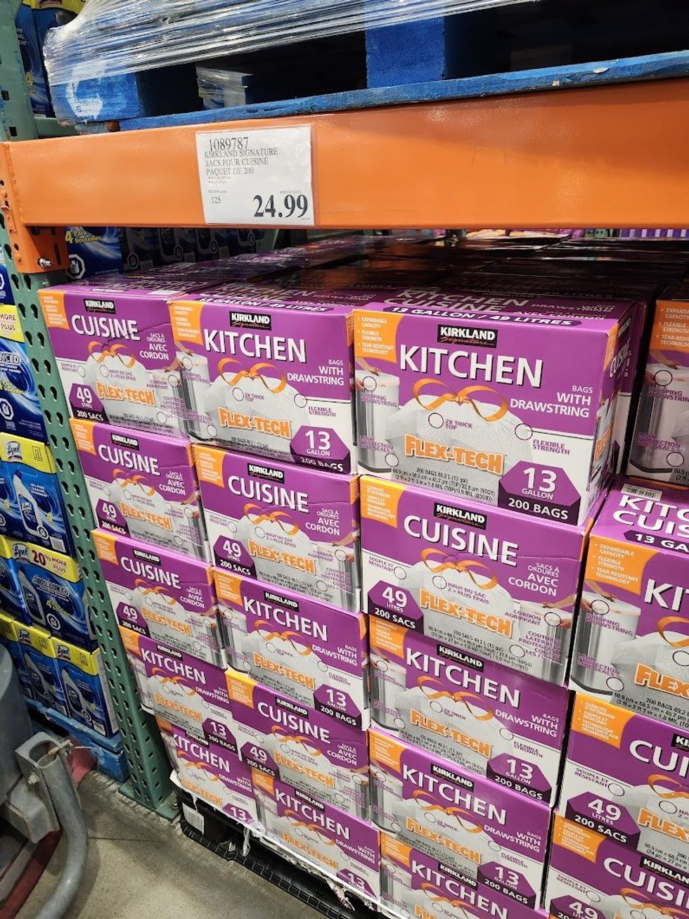 Sacs de poubelles de la marque Kirkland.