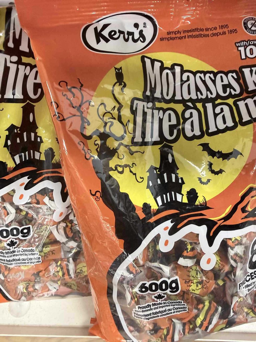 Sacs de tires \u00e0 la m\u00e9lasse vendus au Walmart.