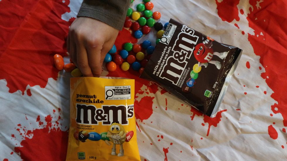 Sacs M&M's aux arachides et au chocolat au lait.