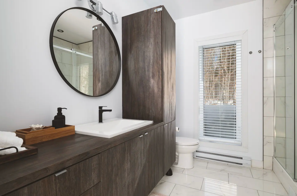 Salle de bain du Airbnb.