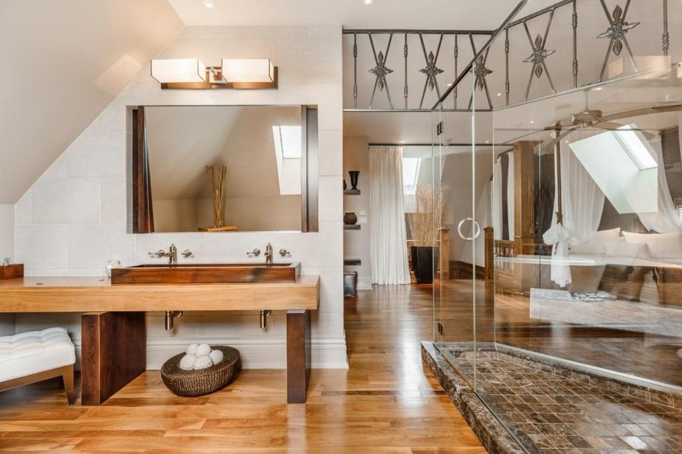 Salle de bain principale.