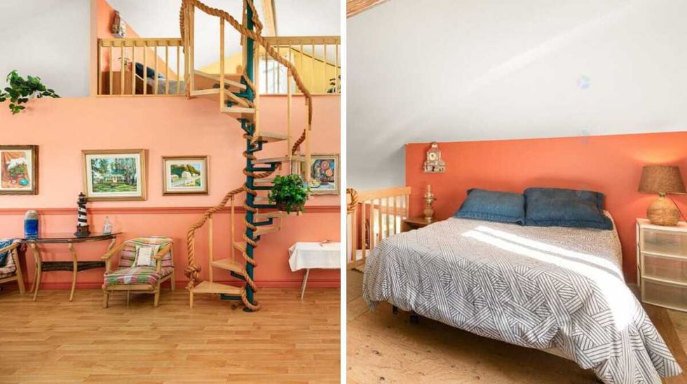 Salle de s\u00e9jour. Droite : Chambre \u00e0 coucher \u00e0 la mezzanine.