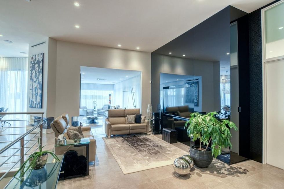 Salon au 7750, route Marie-Victorin, Contrecoeur.