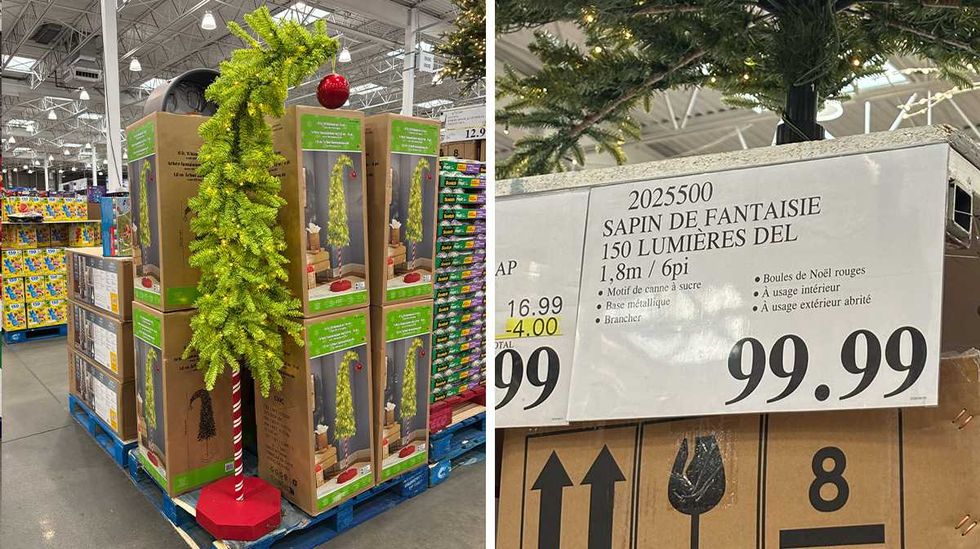 Sapin de No\u00ebl Grinch en vente chez Costco. Droite : affiche de prix pour le sapin de No\u00ebl Grinch.