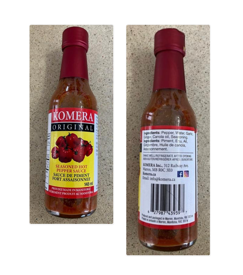 Sauce de piment fort assaisonn\u00e9e de marque Komera.