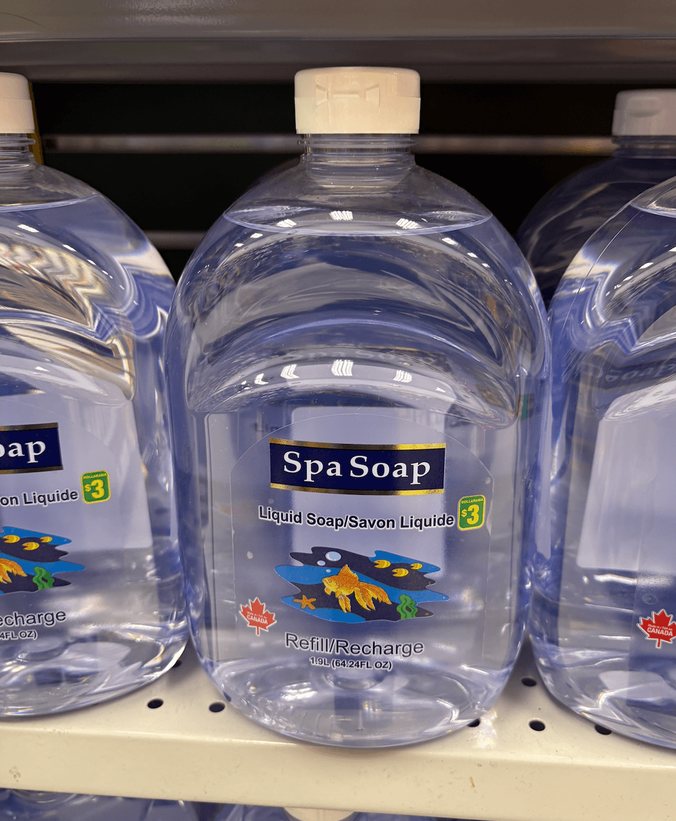 Savon \u00e0 mains Spa Soap sur les tablettes du Dollarama.