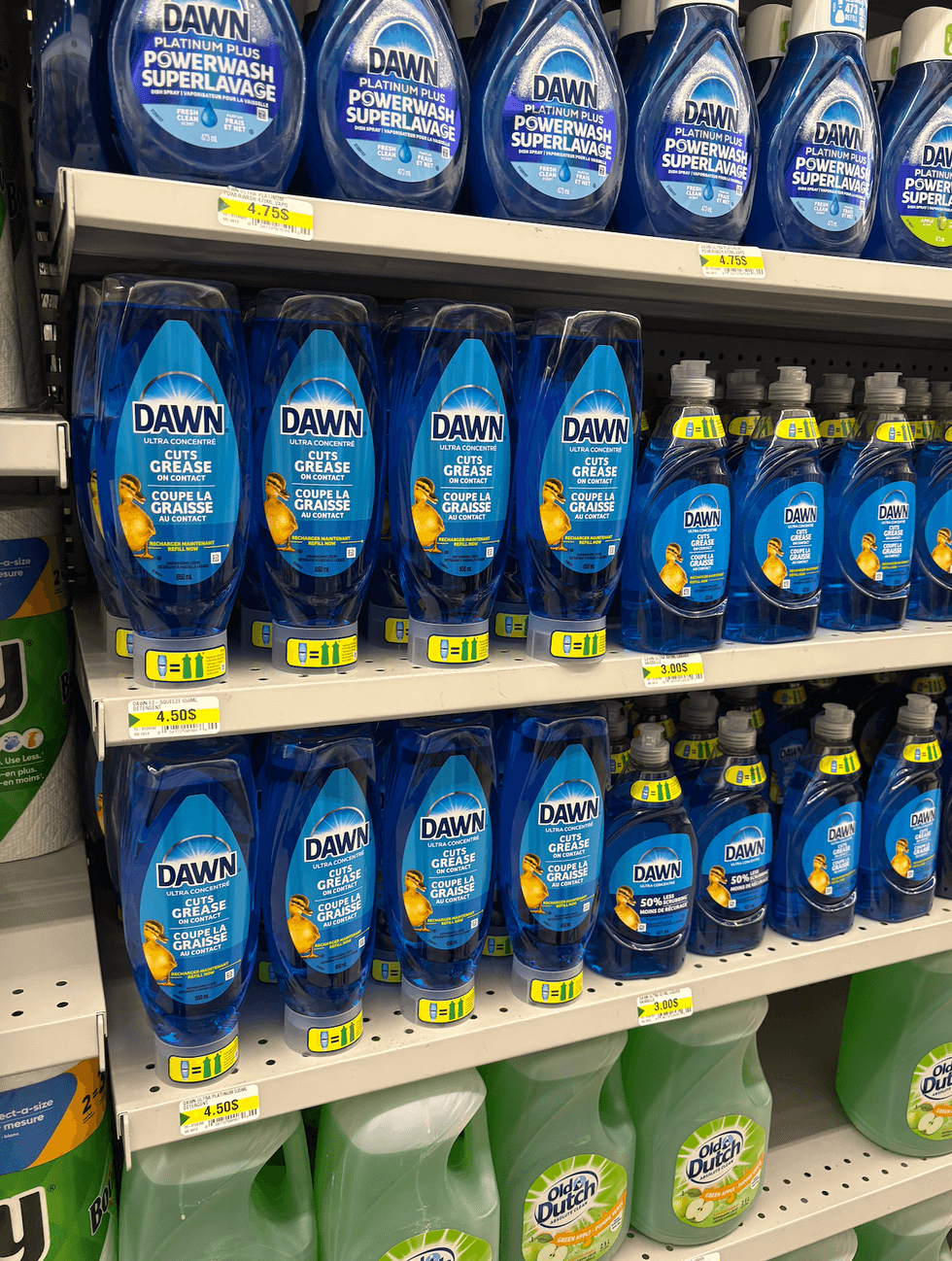 Savons \u00e0 vaisselle Dawn sur les tablettes du Dollarama.