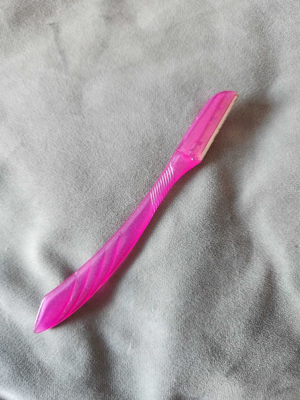 Schick Hydro Silk Touch-Up Multipurpose Exfoliating Face Razor.