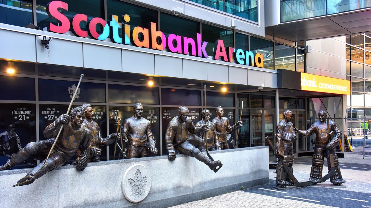 scotiabank arena with toronto maple leafs player statues