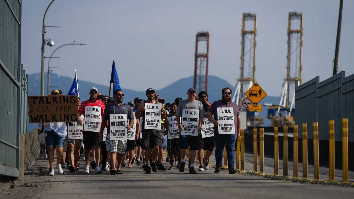Senators propose labour law changes