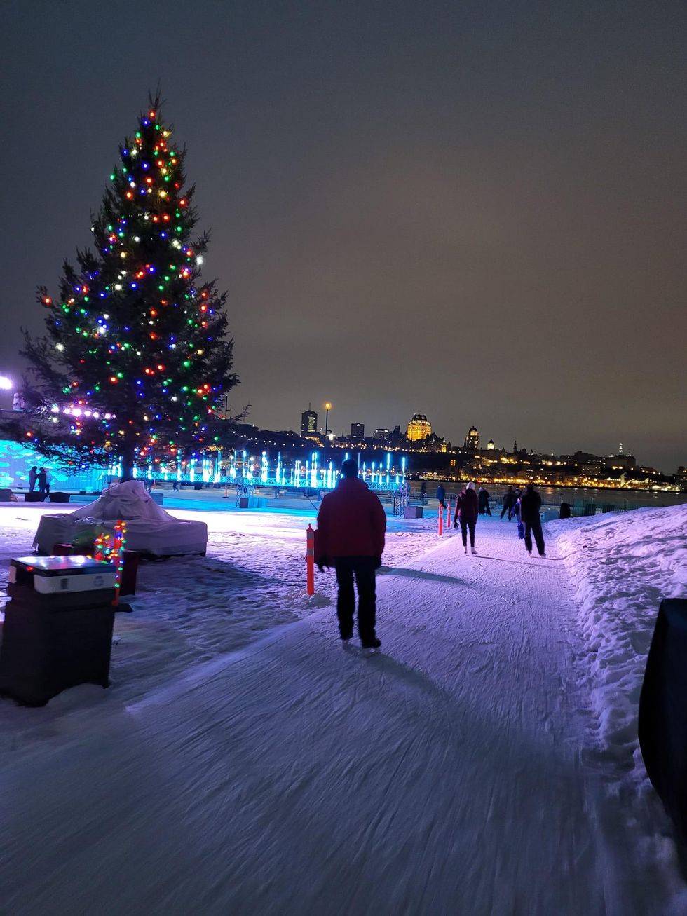 Sentier glac\u00e9 au Quai Paquet.