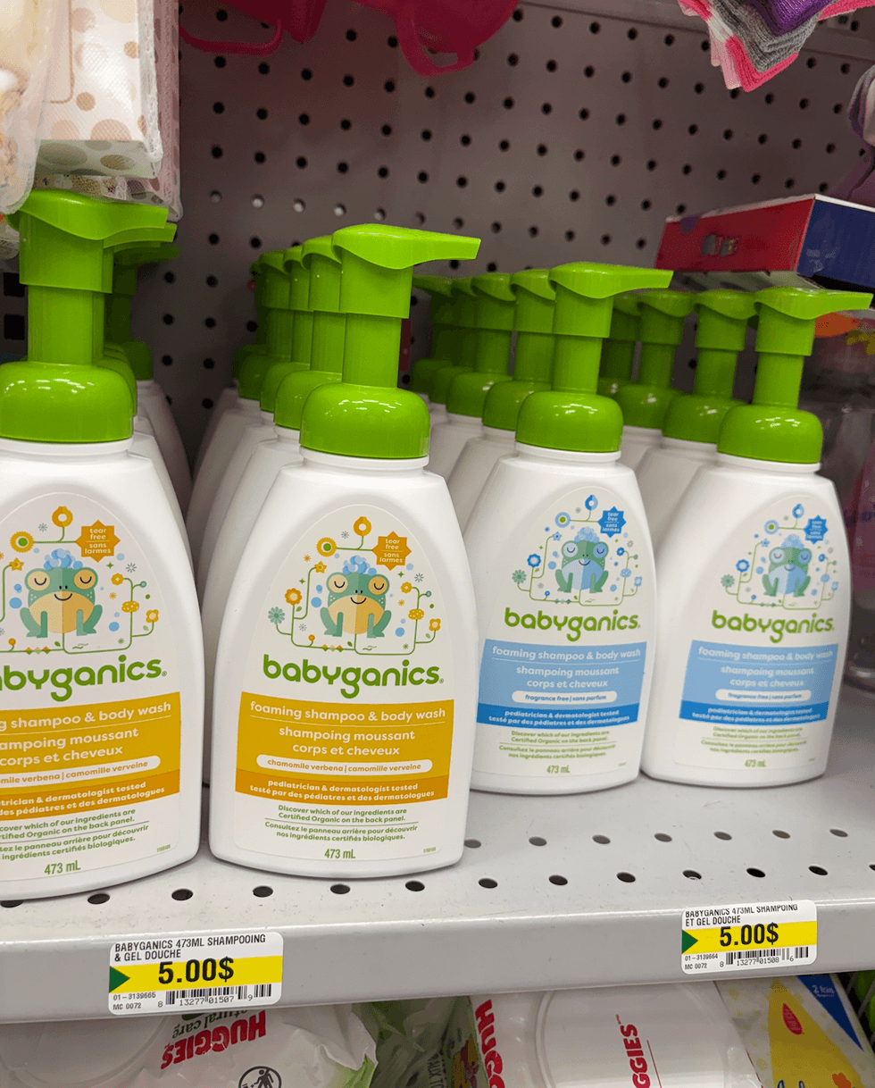 Shampoing moussant corps et cheveux sur les tablettes du Dollarama.