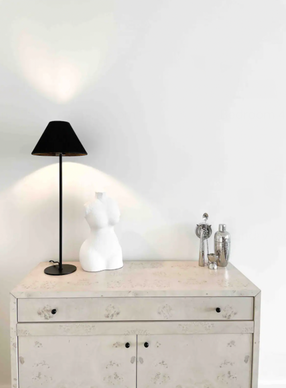 Shelf with decor in the Airbnb.