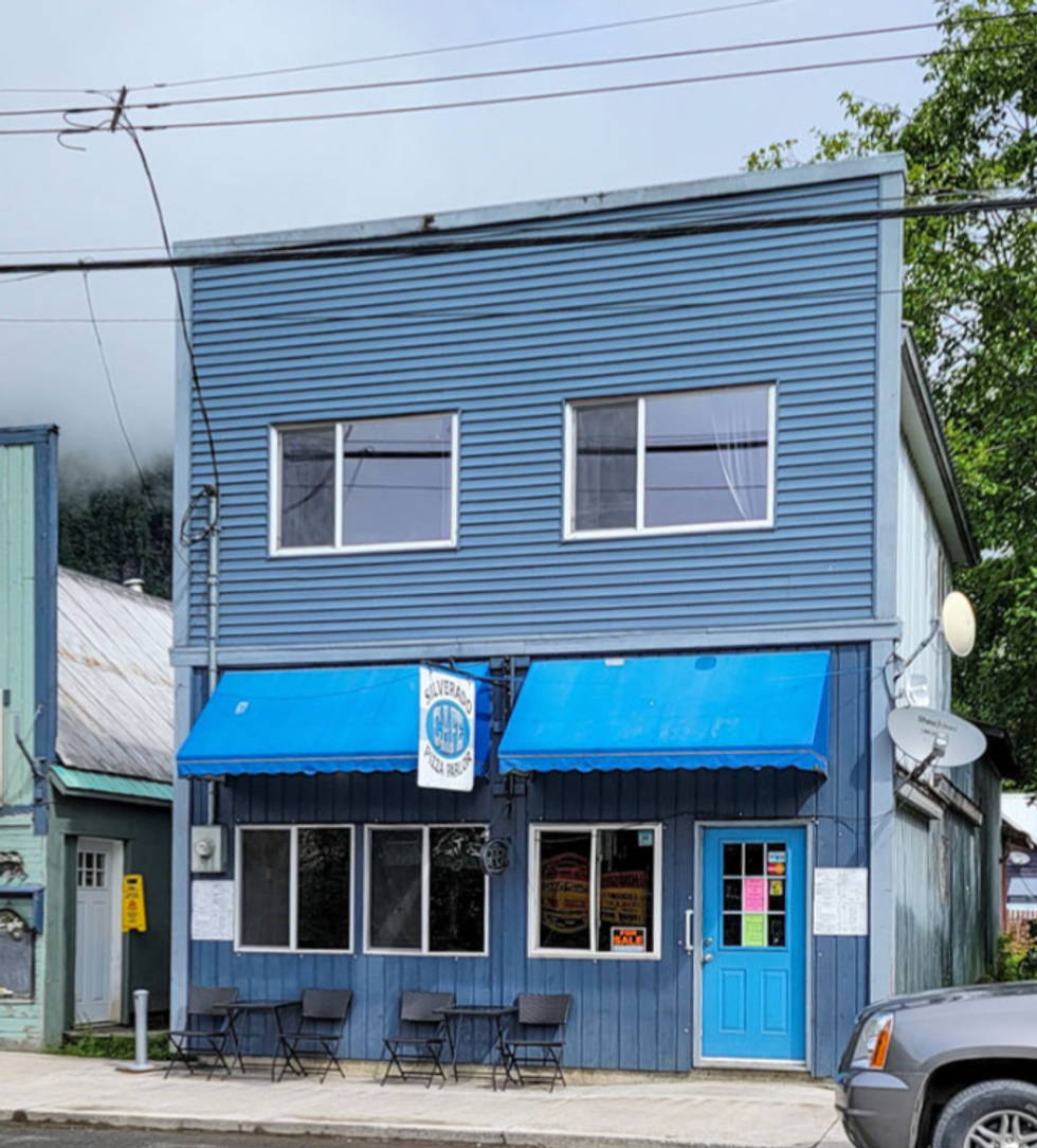 Silverado Caf\u00e9 and Pizza Parlour.