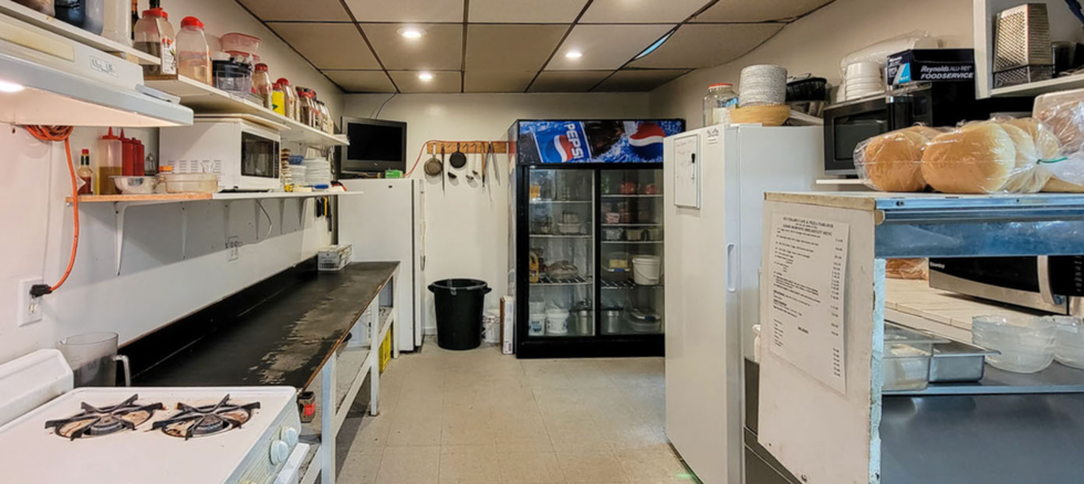 Silverado Caf\u00e9 and Pizza Parlour.