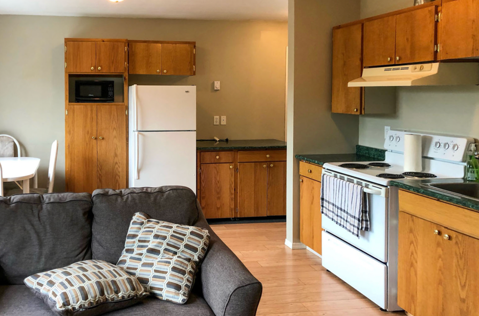 Silverado Caf\u00e9 and Pizza Parlour.