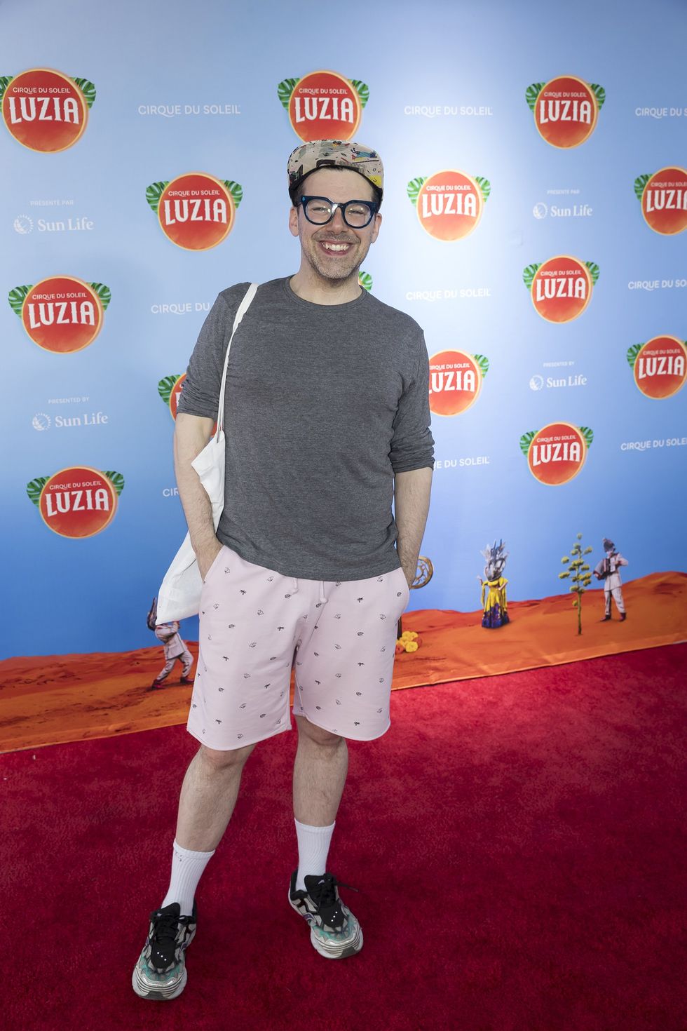 Simon Boulerice sur le tapis rouge de Luzia du Cirque du Soleil. 
