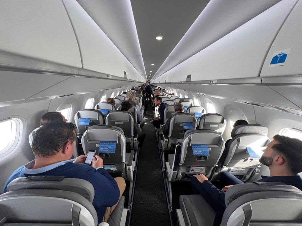 Single aisle with two-by-two seating.