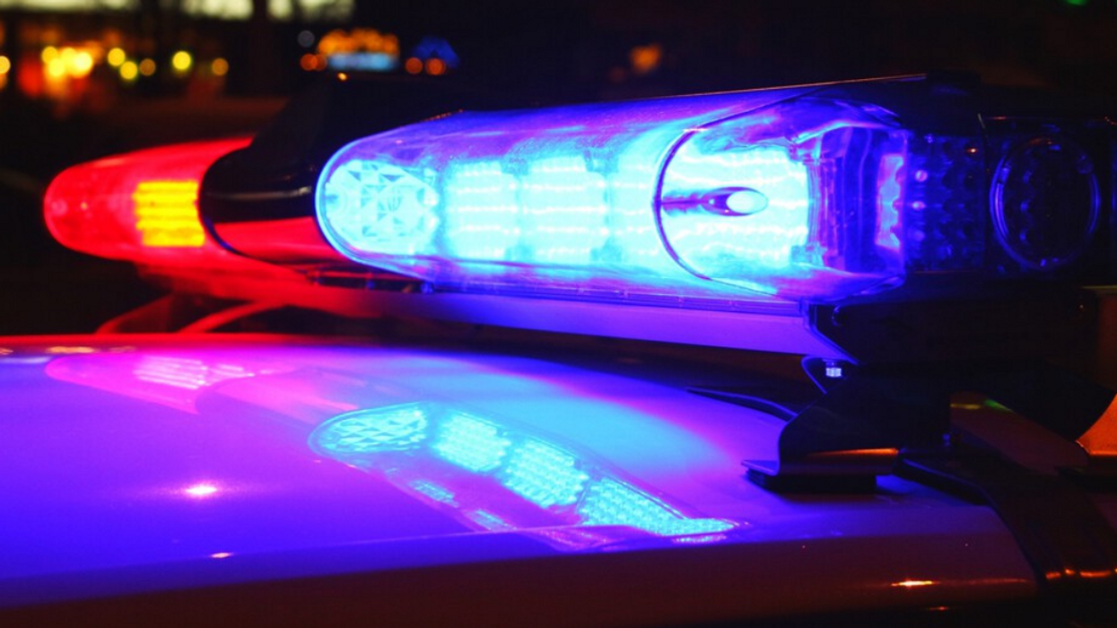 Sirènes de voiture de police.