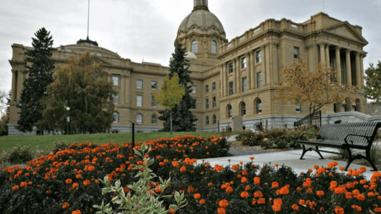Smith defends referendum as Nenshi calls it a waste of money on first day of fall legislativfe sitting