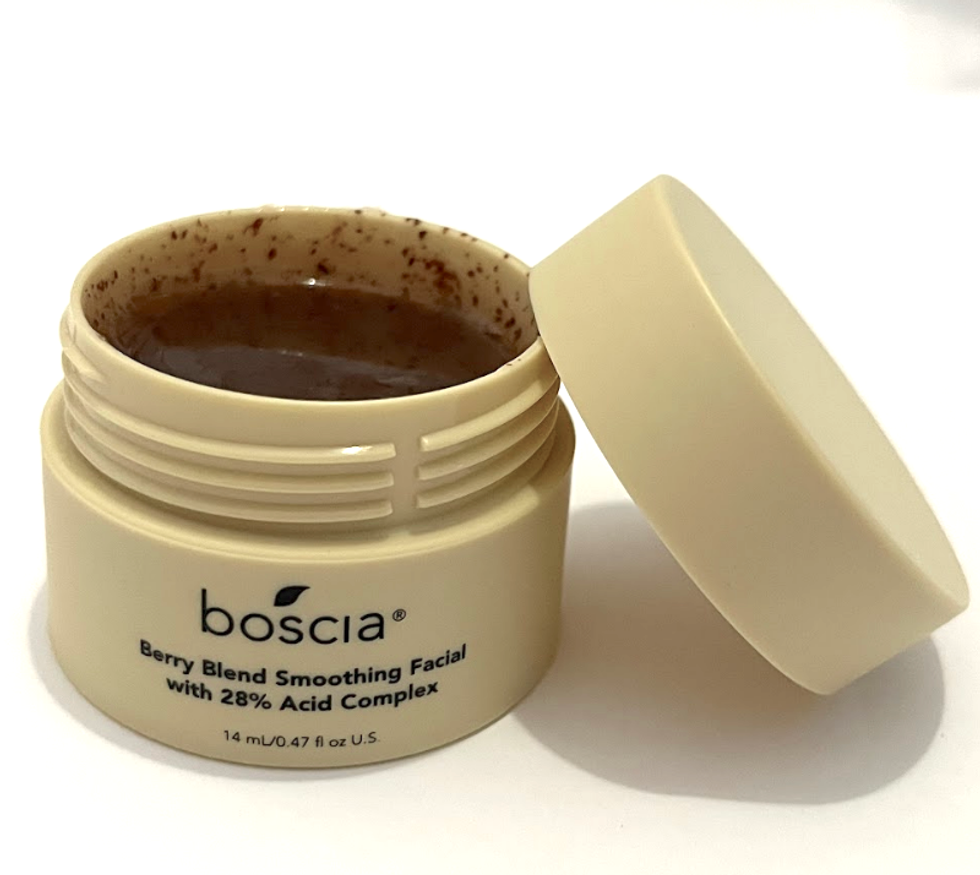 Soin facial avec complexe d'acide \u00e0 28 % de Boscia.