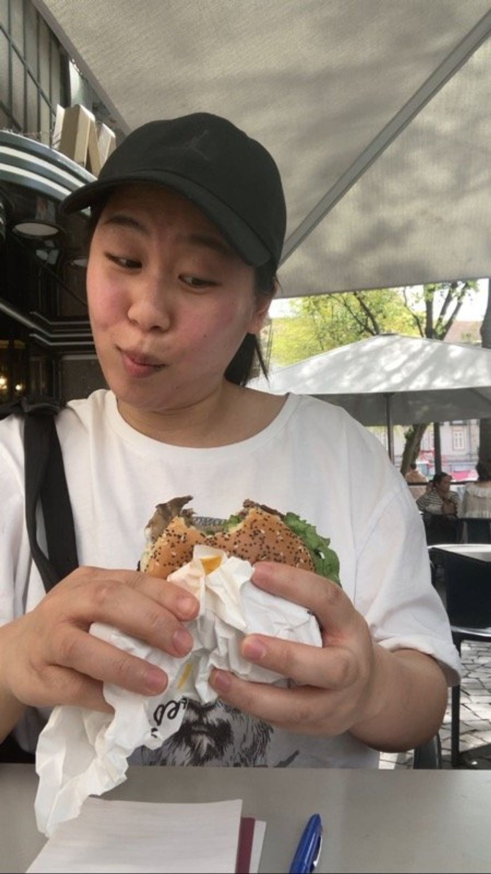 Sophie trying the Maestro burger.
