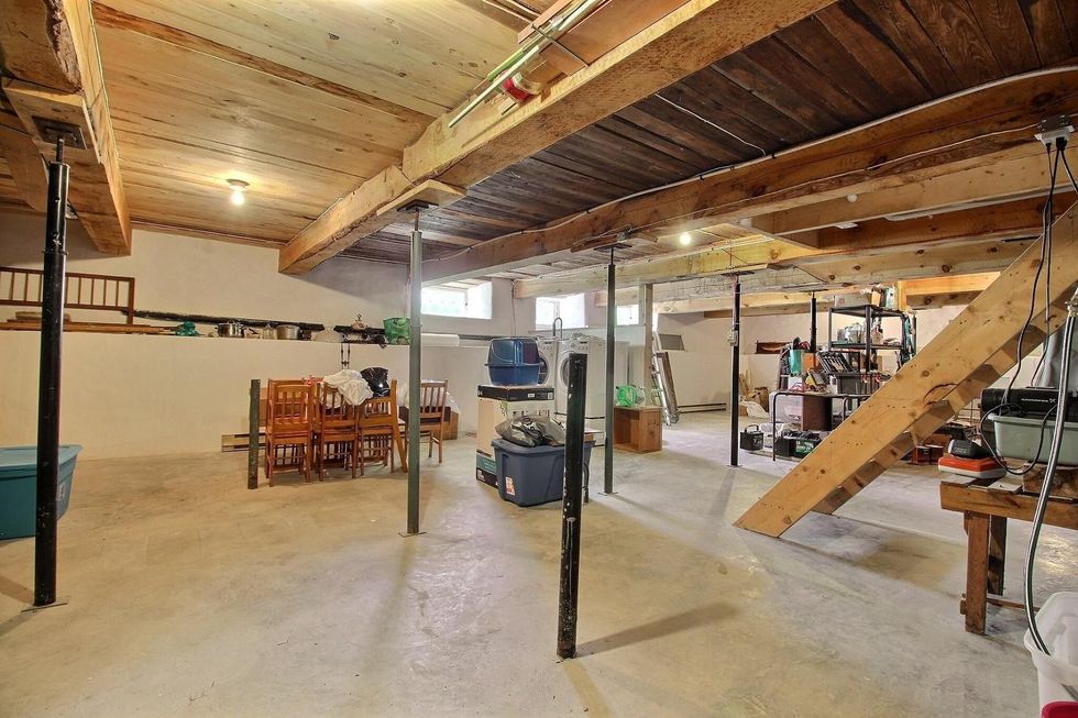 Sous-sol du vignoble \u00e0 vendre sur l'\u00eele d'Orl\u00e9ans.