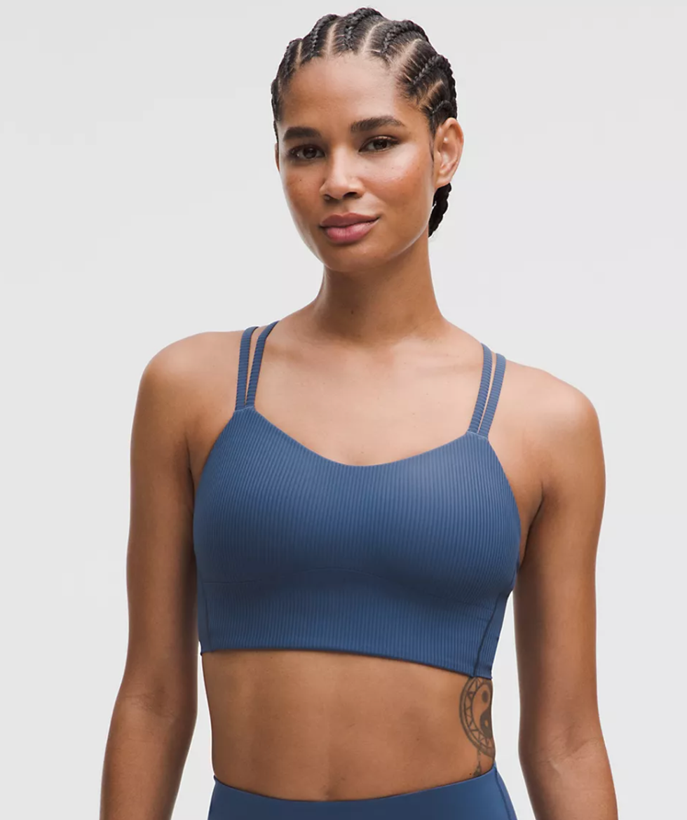 Soutien-gorge long c\u00f4tel\u00e9 Like a Cloud sur le site de Lululemon.