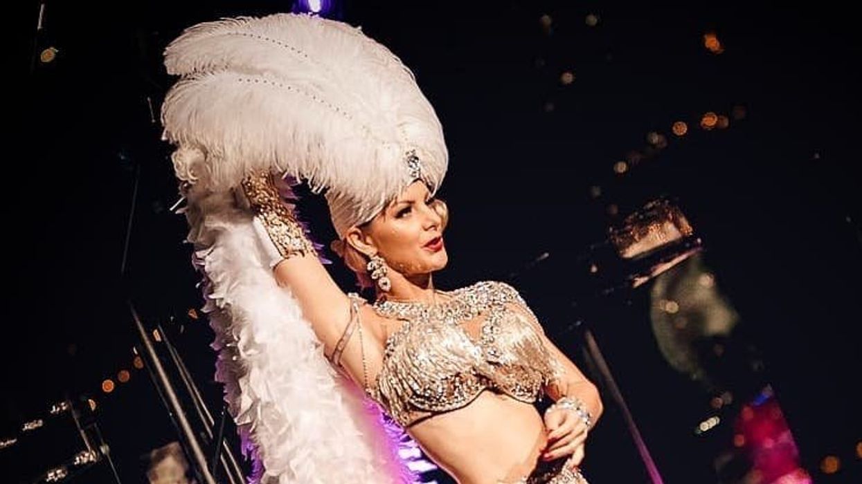 Spectacle burlesque de Scarlett James.